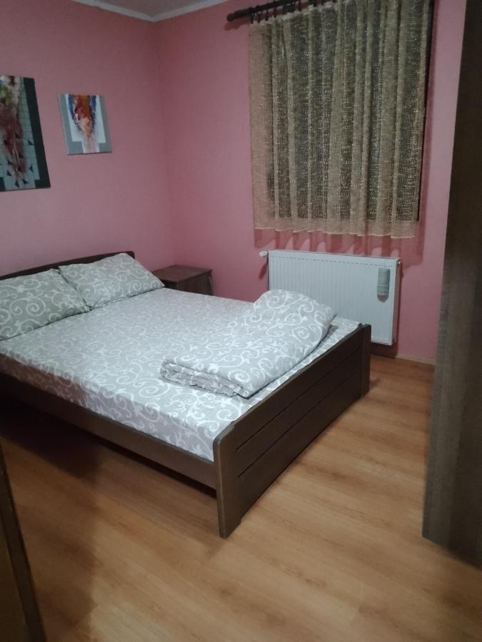 Galerija Jovanovic Topola Ngoại thất bức ảnh